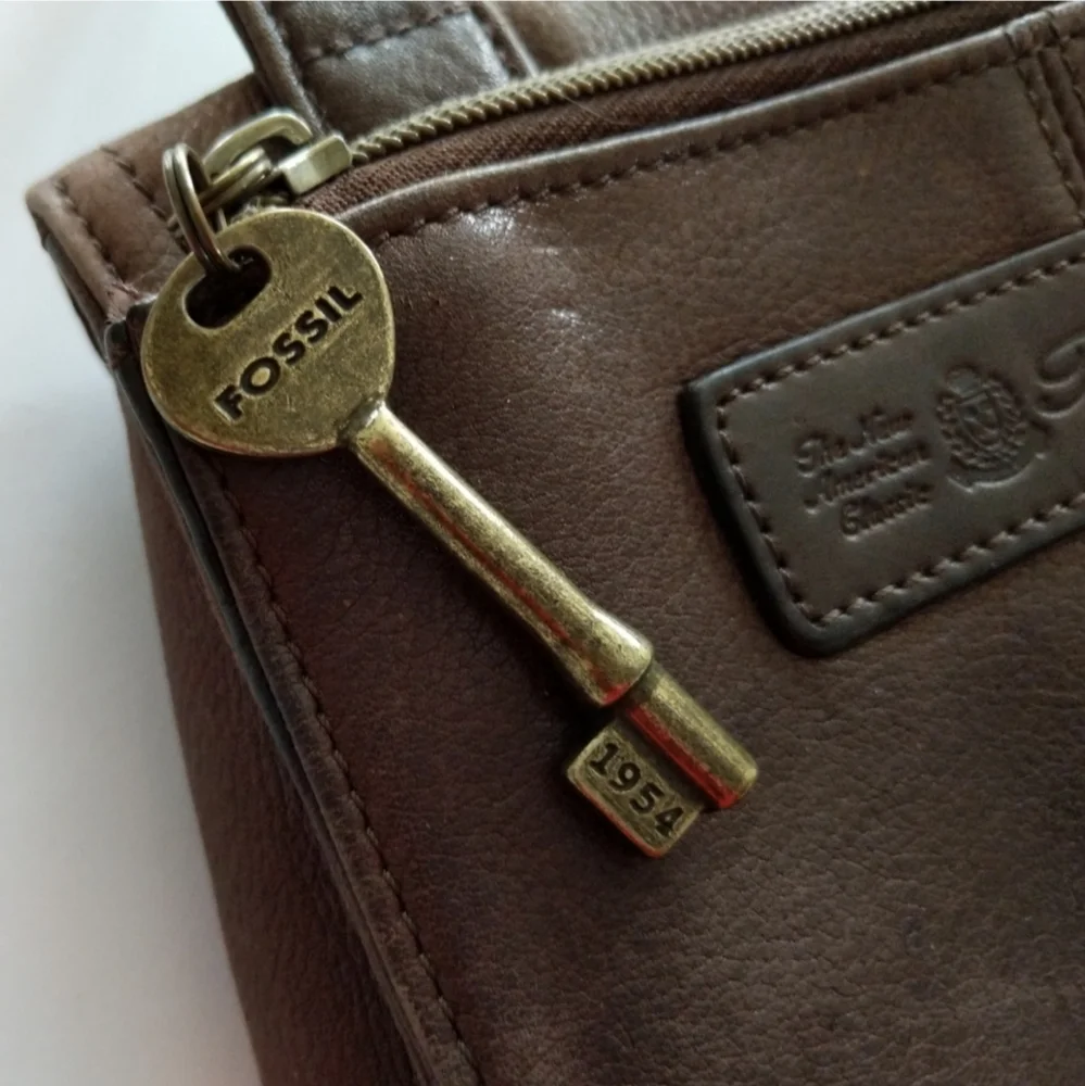 Vintage Fossil Brown Leather Crossbody - Picture 6 of 12